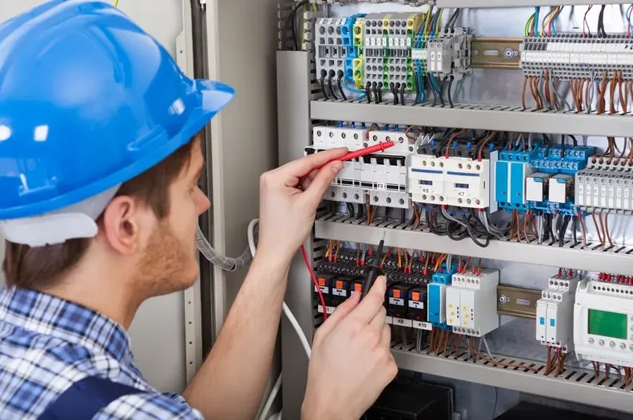 When To Call An Electrician For Emergency Electrical Repair Houston, TX When To Call An Electrician For Emergency Electrical Repair Houston, TX